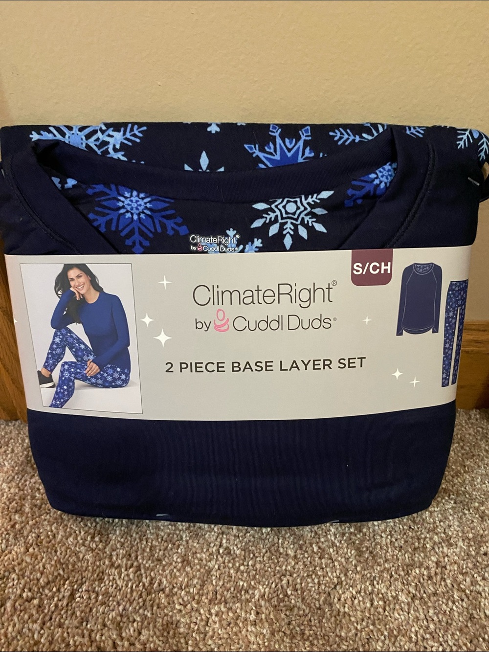 New Women’s Cuddl Duds Navy Snowflake 2-Piece Base Layer Set. Size Small